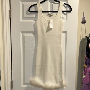 Elegant White Sleeveless Dress with feathers at the bottom NWT